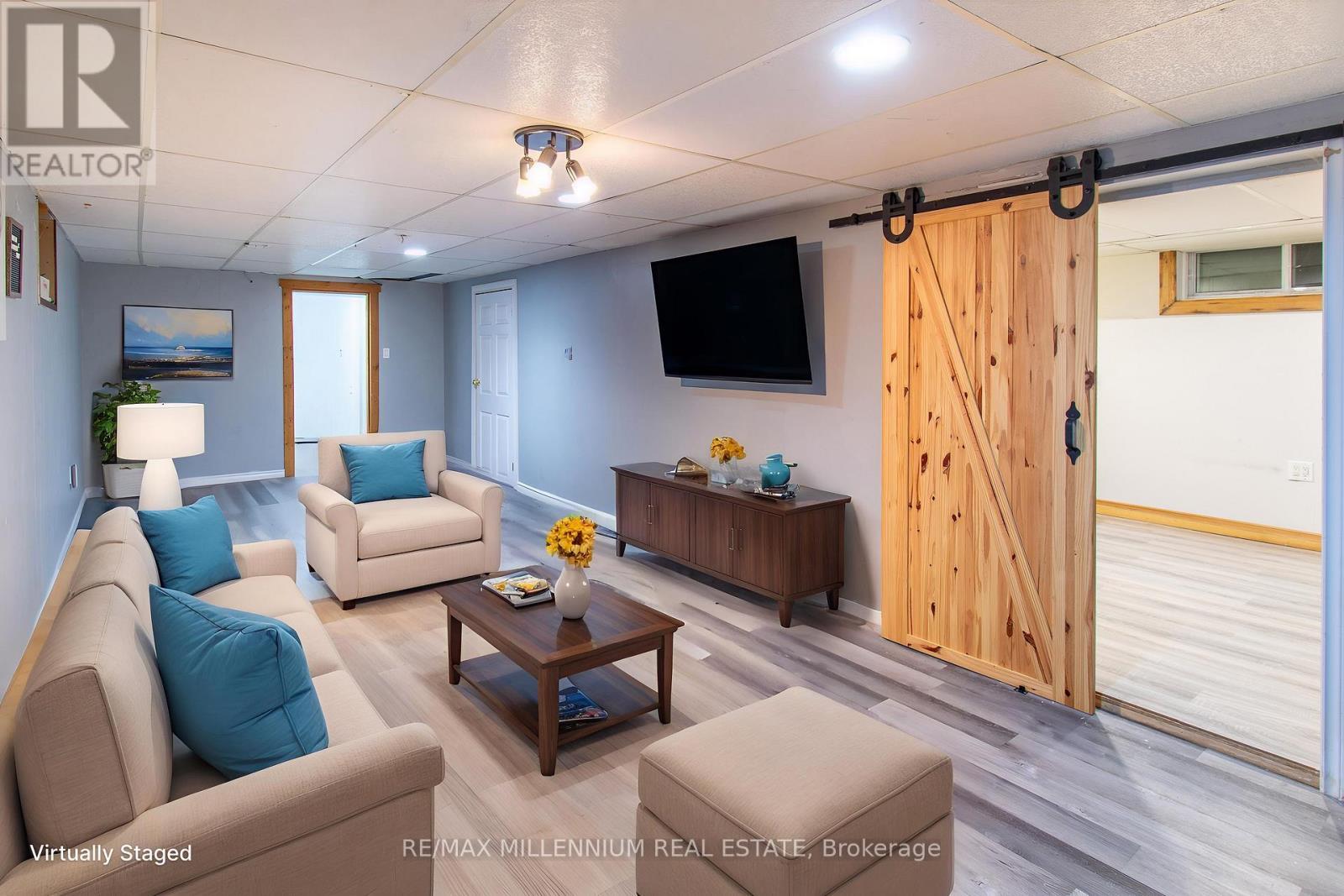 3021 Pinegrove Road, Springwater, ON - Indoor Photo Showing Living Room
