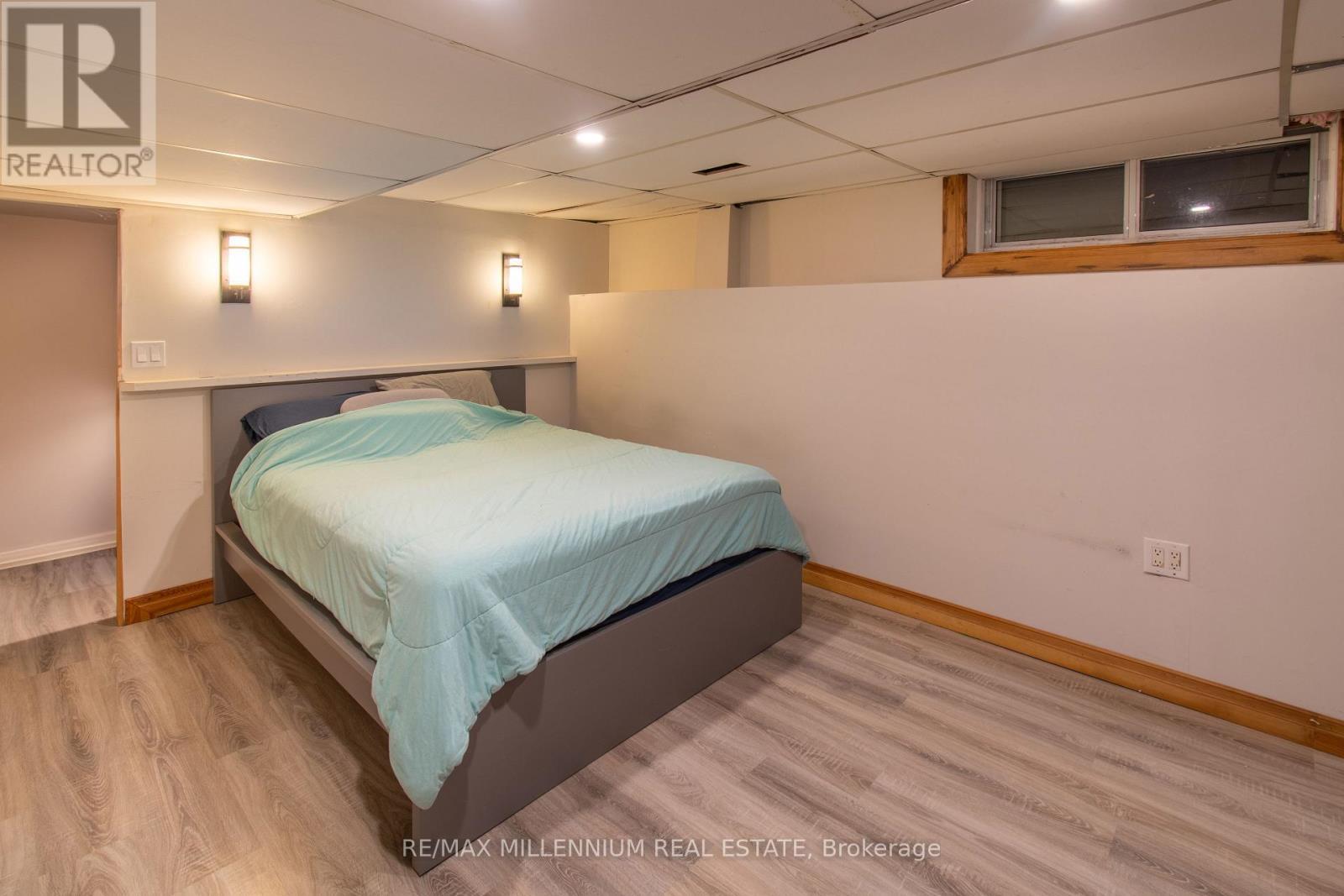 3021 Pinegrove Road, Springwater, ON - Indoor Photo Showing Bedroom