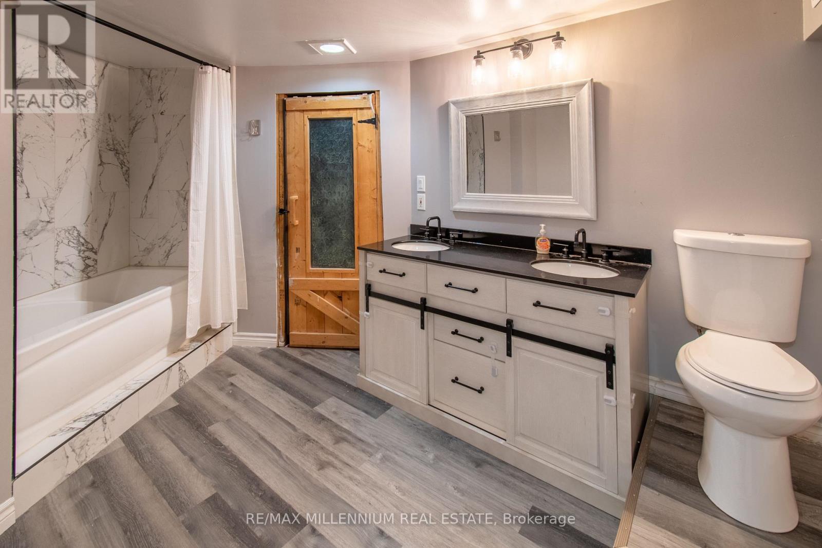 3021 Pinegrove Road, Springwater, ON - Indoor Photo Showing Bathroom
