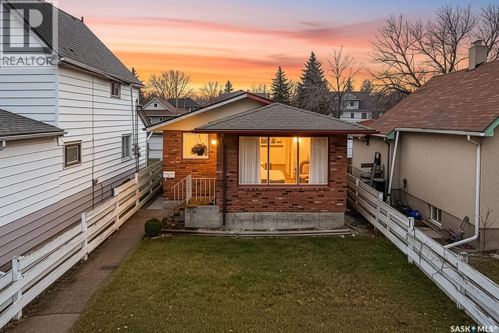 651 Stadacona Street E, Moose Jaw, SK - Outdoor