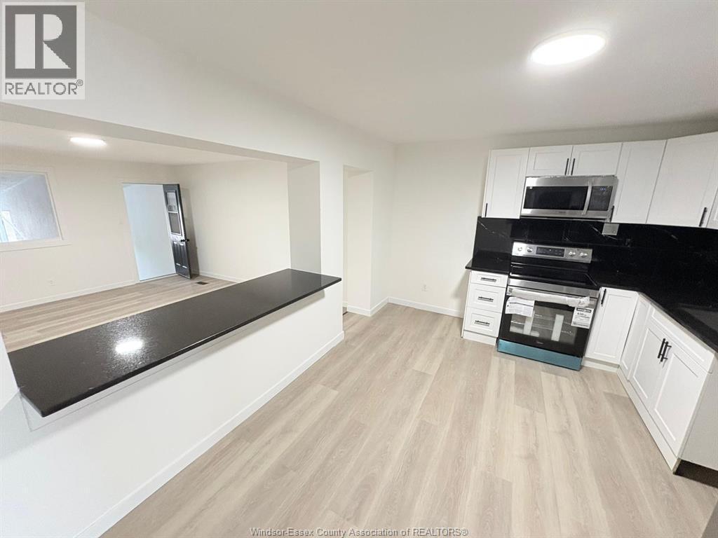 1370 Wyandotte Street East Unit# 2, Windsor, ON - Indoor Photo Showing Kitchen