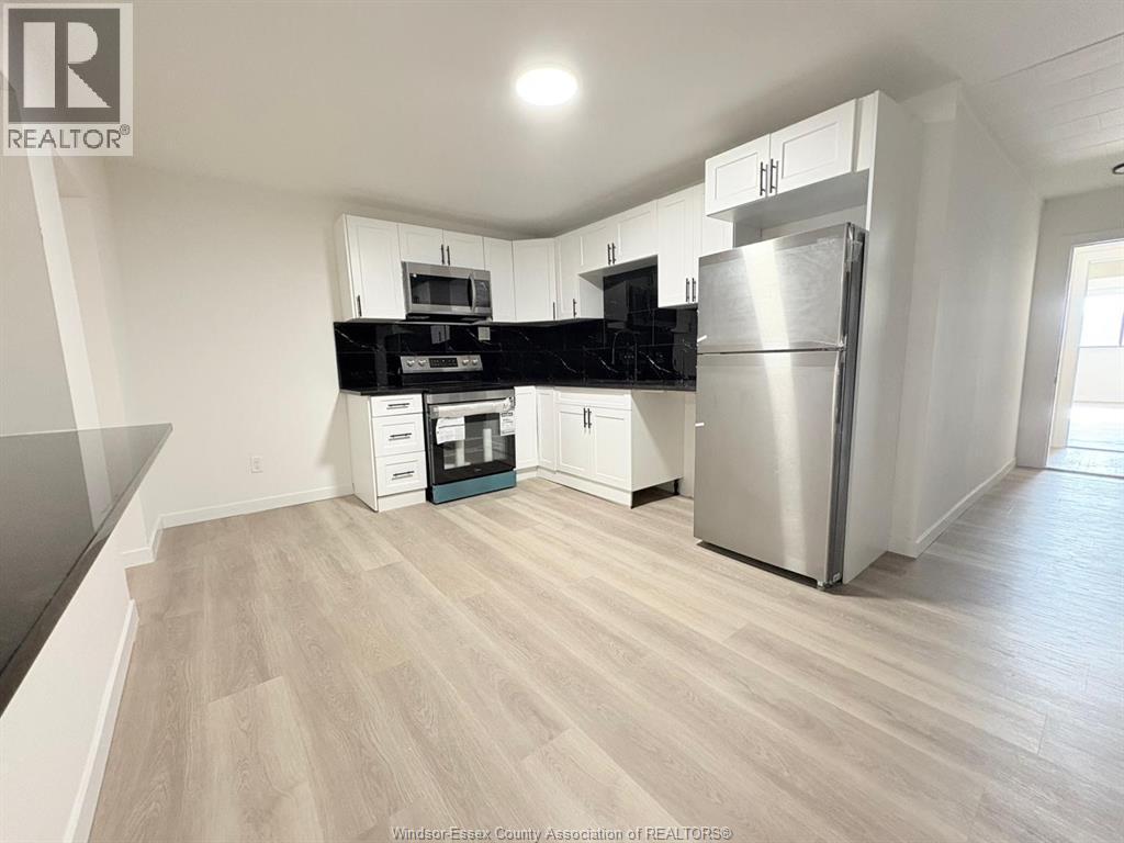 1370 Wyandotte Street East Unit# 2, Windsor, ON - Indoor Photo Showing Kitchen With Stainless Steel Kitchen