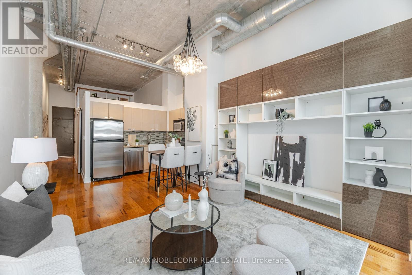 228 - 637 Lake Shore Boulevard W, Toronto, ON