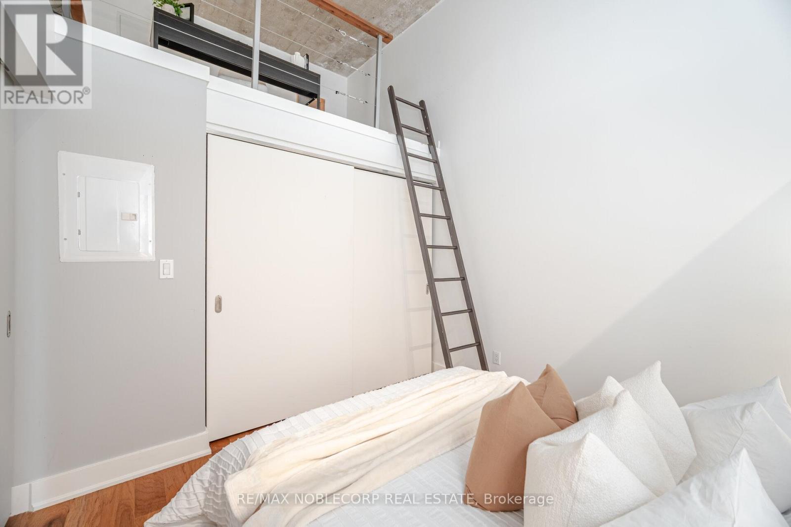 228 - 637 Lake Shore Boulevard W, Toronto, ON