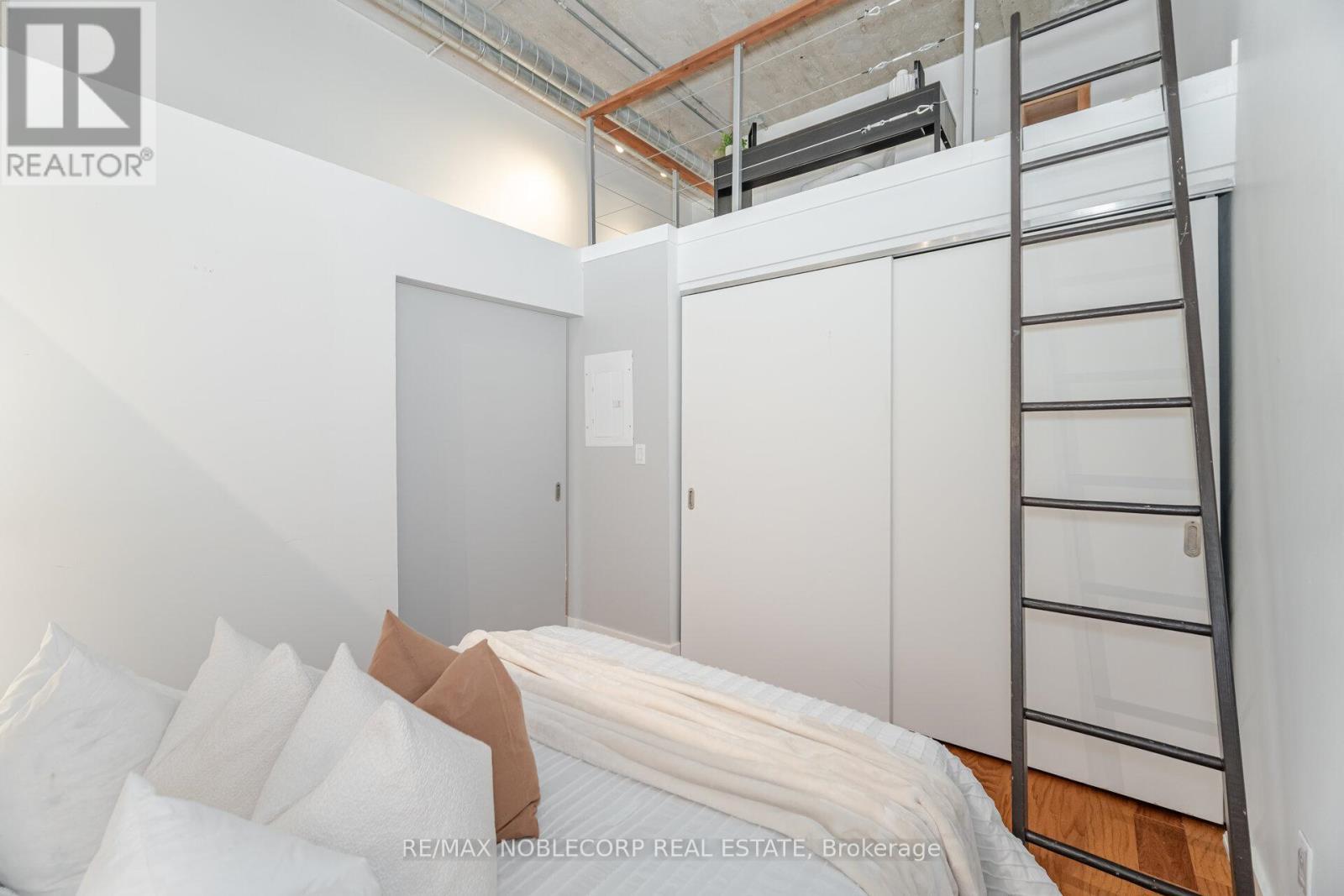 228 - 637 Lake Shore Boulevard W, Toronto, ON