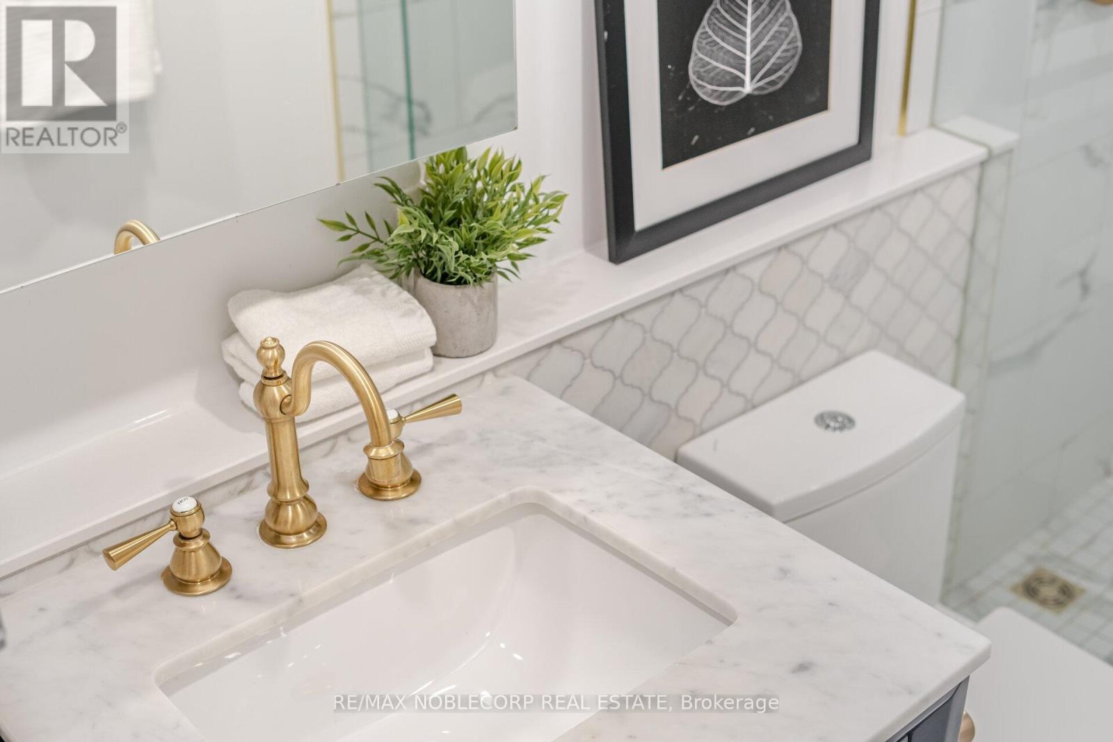 228 - 637 Lake Shore Boulevard W, Toronto, ON