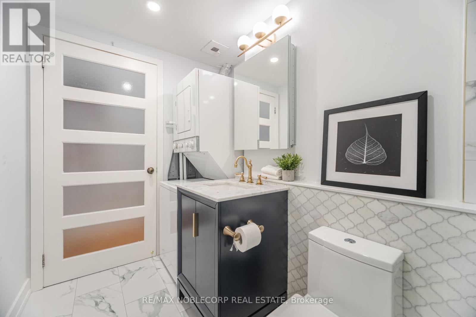 228 - 637 Lake Shore Boulevard W, Toronto, ON