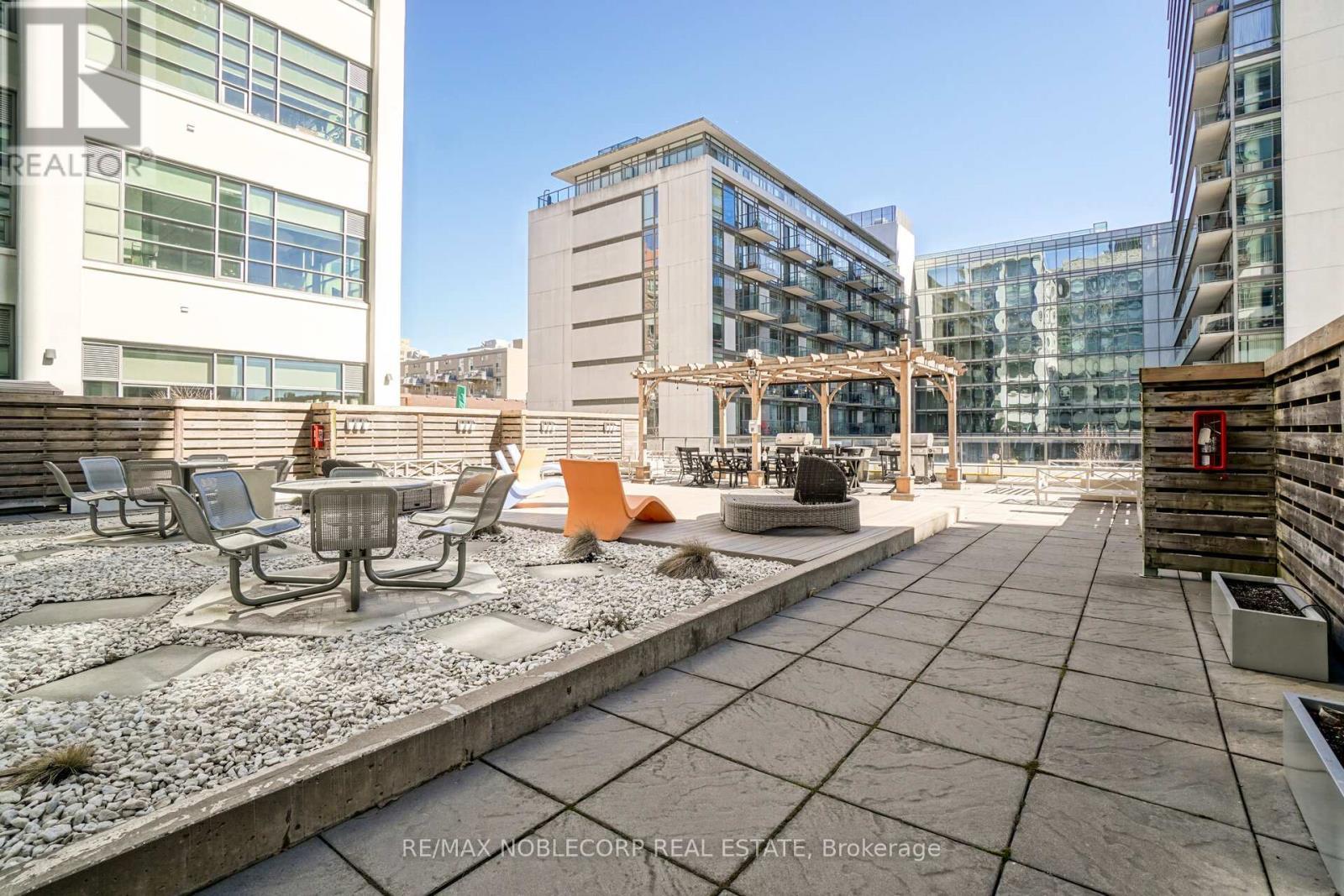 228 - 637 Lake Shore Boulevard W, Toronto, ON