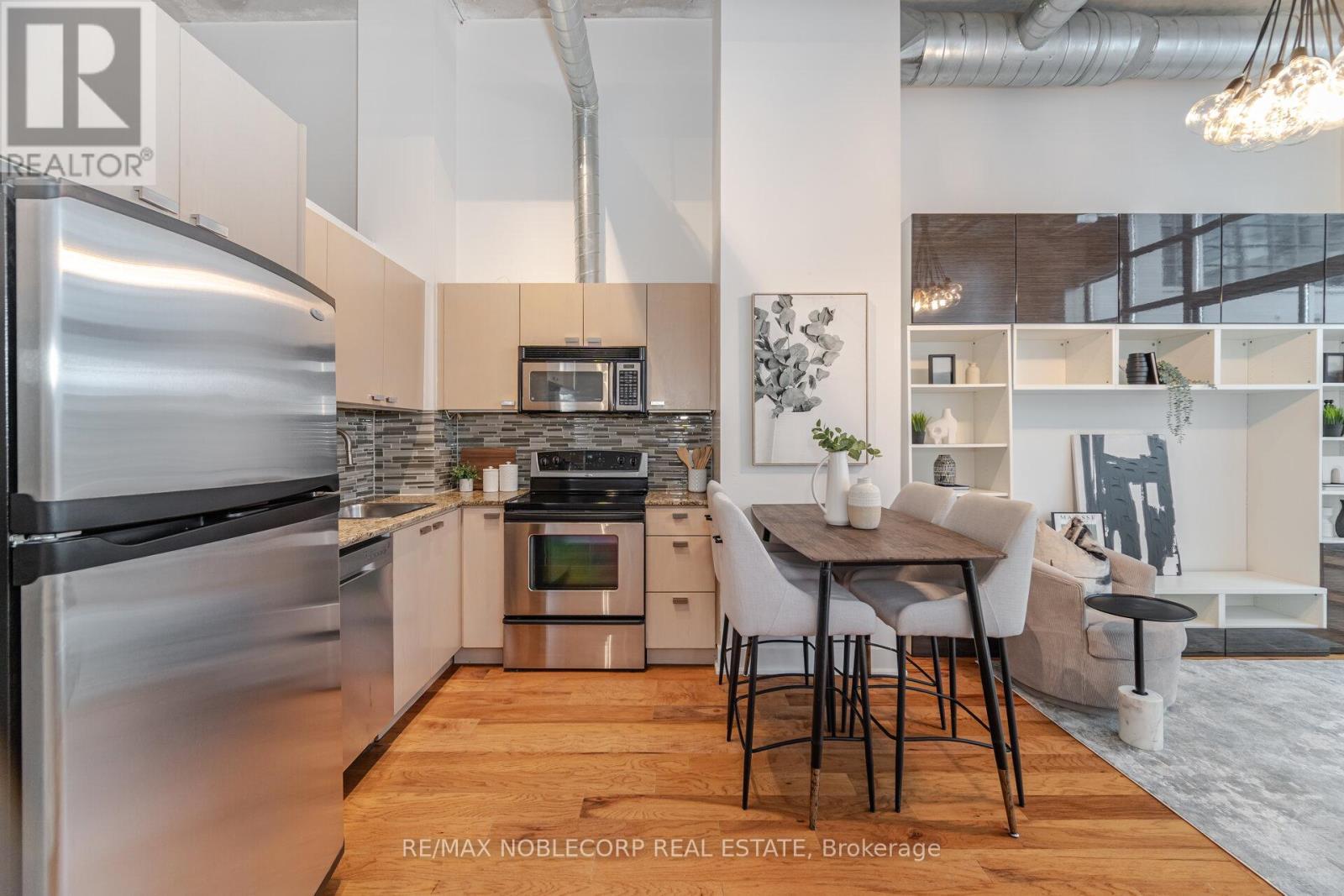 228 - 637 Lake Shore Boulevard W, Toronto, ON