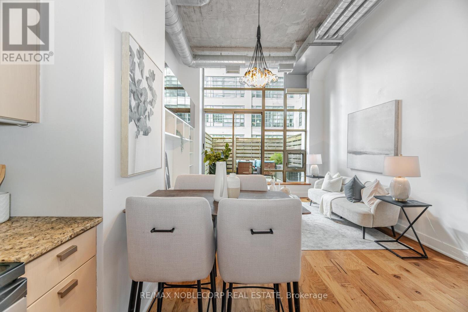 228 - 637 Lake Shore Boulevard W, Toronto, ON