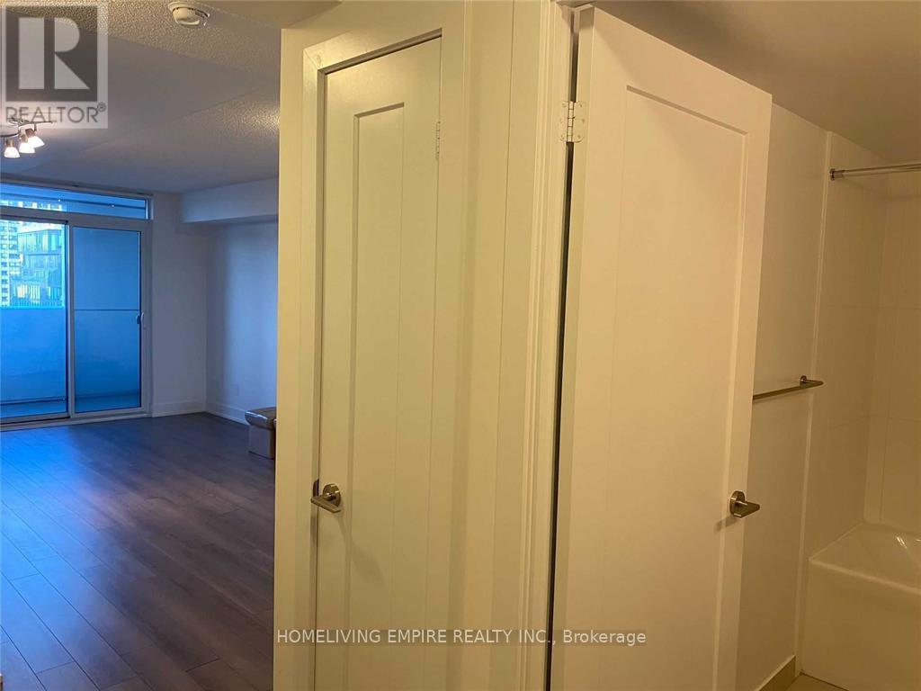 802 - 318 Richmond Street W, Toronto, ON - Indoor Photo Showing Other Room