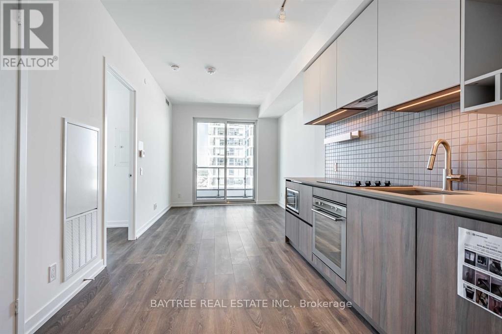 3910 - 950 Portage Parkway, Vaughan, ON - Indoor Photo Showing Kitchen With Upgraded Kitchen
