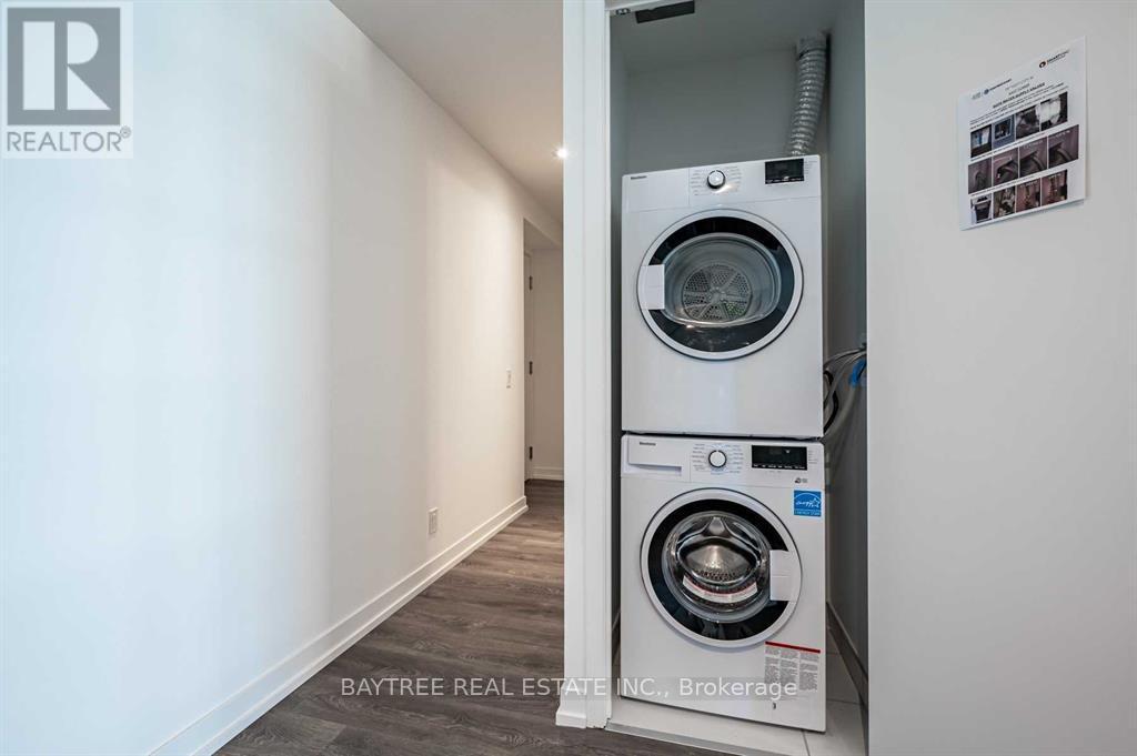3910 - 950 Portage Parkway, Vaughan, ON - Indoor Photo Showing Laundry Room
