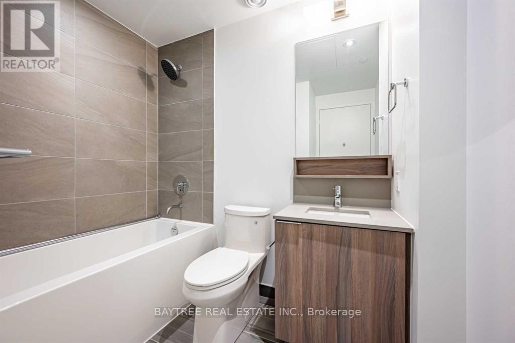 3910 - 950 Portage Parkway, Vaughan, ON - Indoor Photo Showing Bathroom