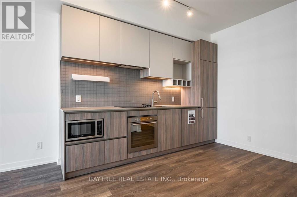 3910 - 950 Portage Parkway, Vaughan, ON - Indoor Photo Showing Kitchen