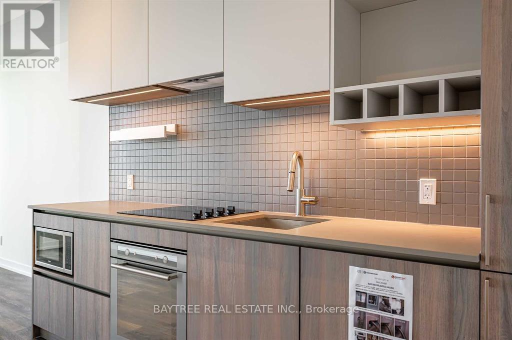 3910 - 950 Portage Parkway, Vaughan, ON - Indoor Photo Showing Kitchen