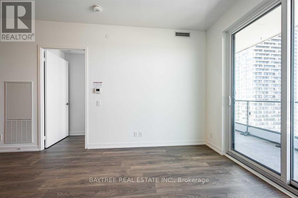 3910 - 950 Portage Parkway, Vaughan, ON - Indoor Photo Showing Other Room