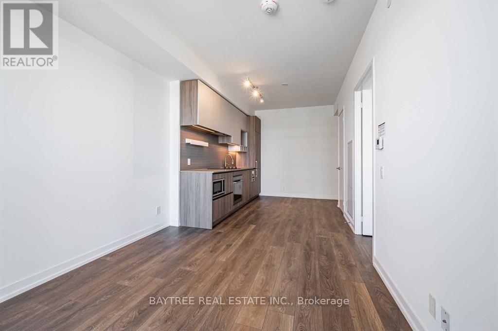 3910 - 950 Portage Parkway, Vaughan, ON - Indoor Photo Showing Other Room