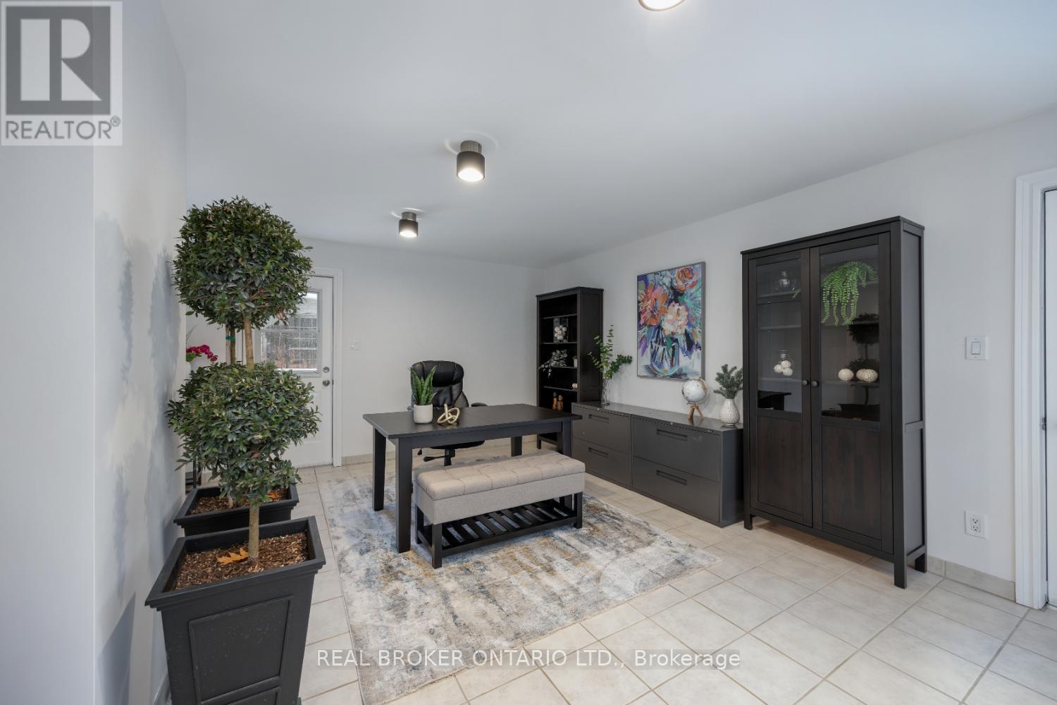 398 Sandy Hook Road, Kawartha Lakes (Manvers), ON - Indoor Photo Showing Other Room