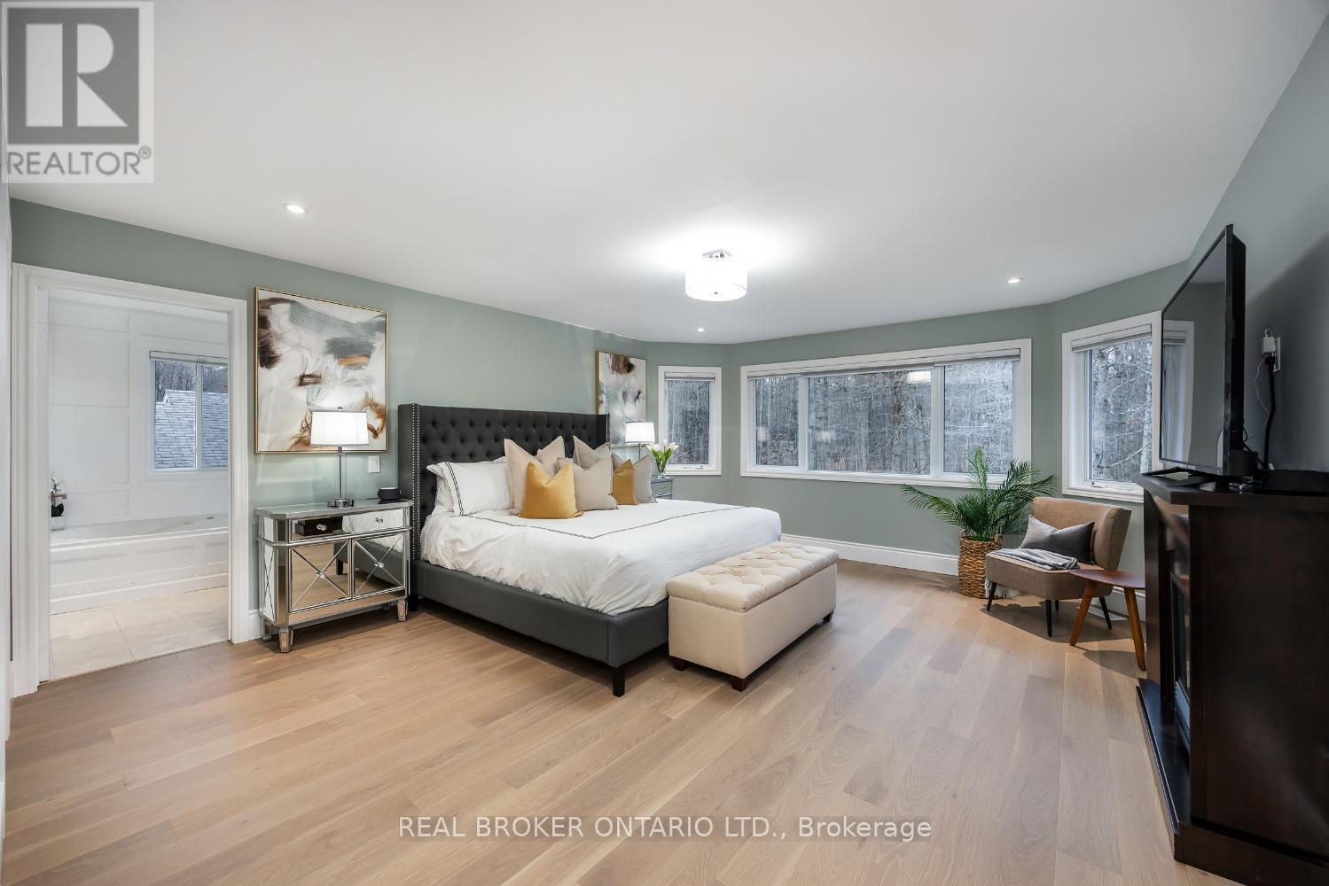 398 Sandy Hook Road, Kawartha Lakes (Manvers), ON - Indoor Photo Showing Bedroom