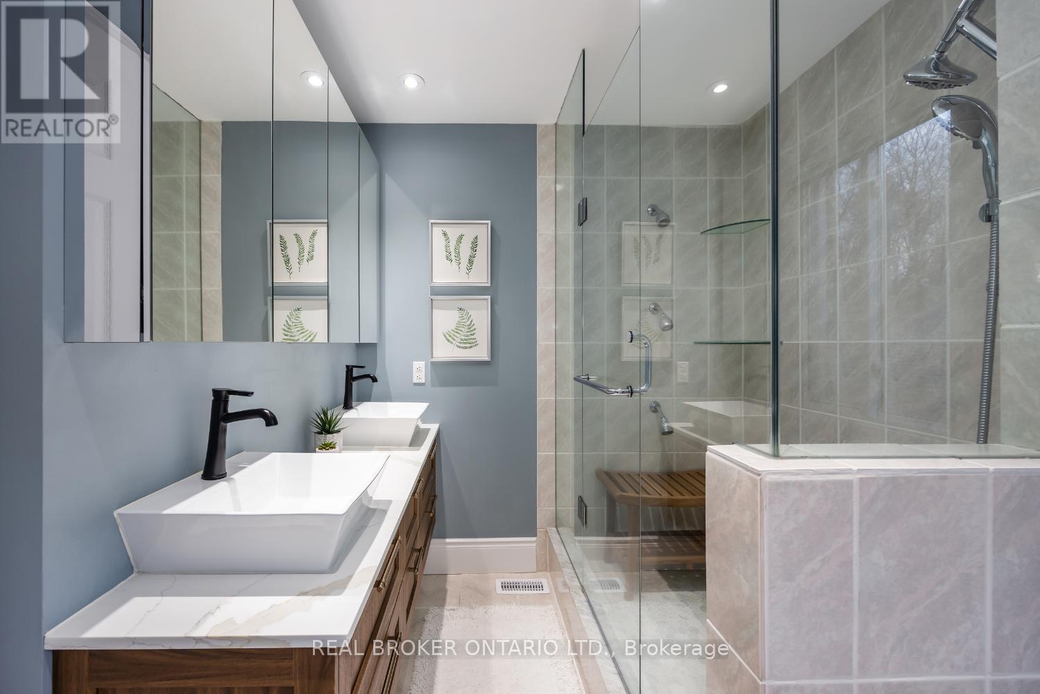 398 Sandy Hook Road, Kawartha Lakes (Manvers), ON - Indoor Photo Showing Bathroom