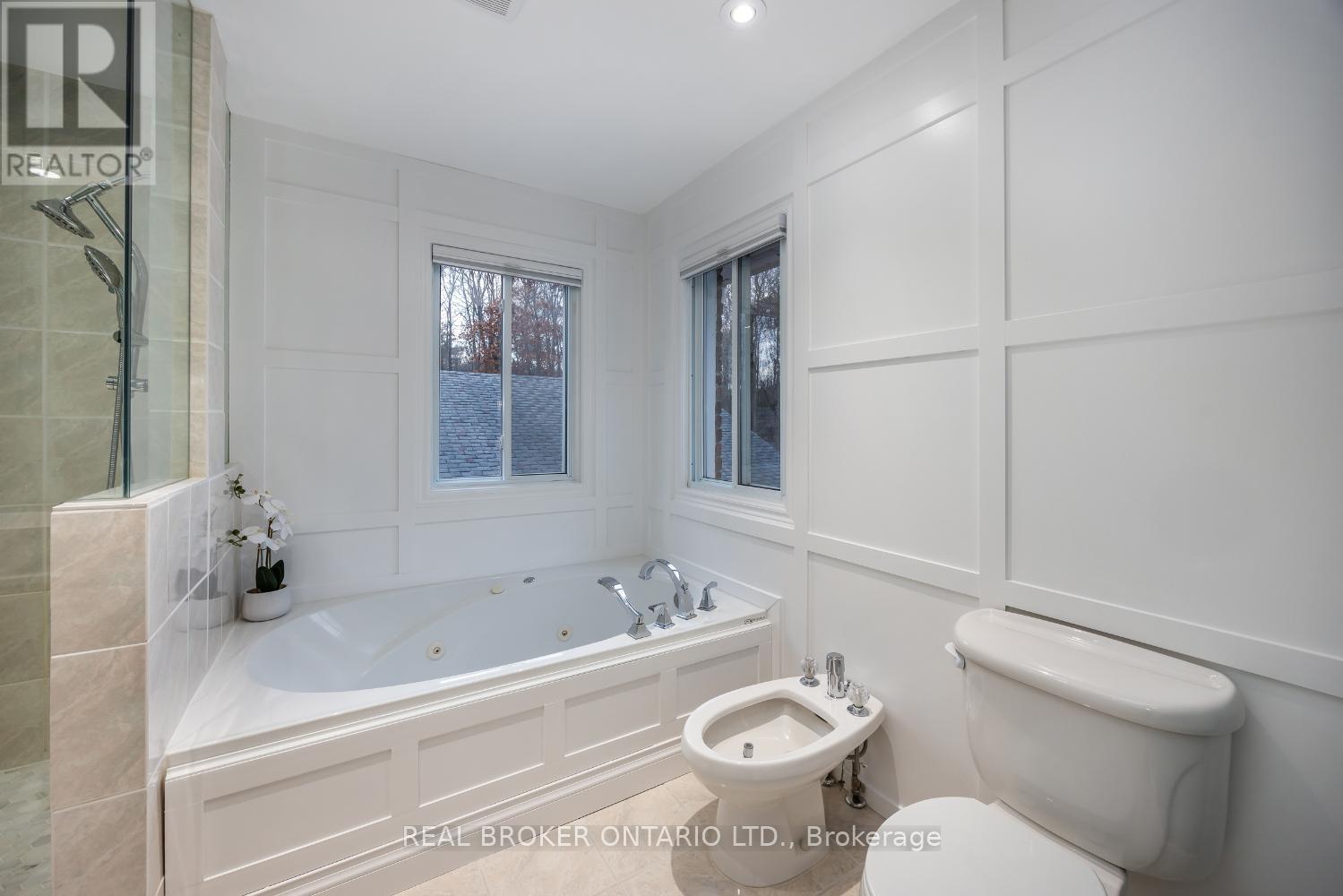 398 Sandy Hook Road, Kawartha Lakes (Manvers), ON - Indoor Photo Showing Bathroom