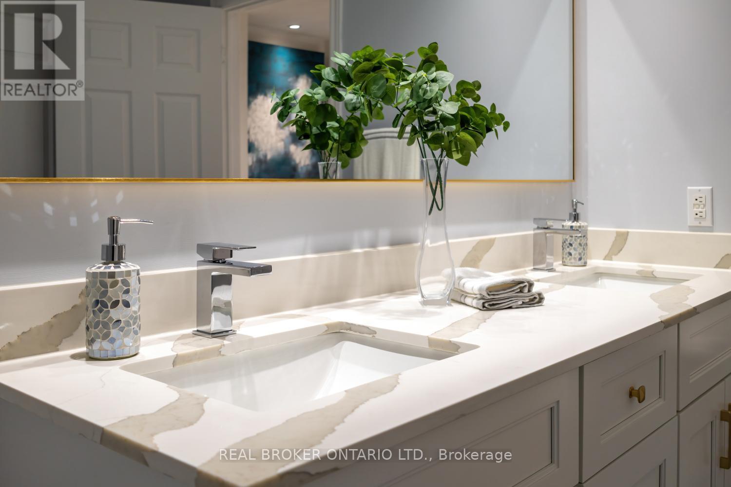 398 Sandy Hook Road, Kawartha Lakes (Manvers), ON - Indoor Photo Showing Bathroom