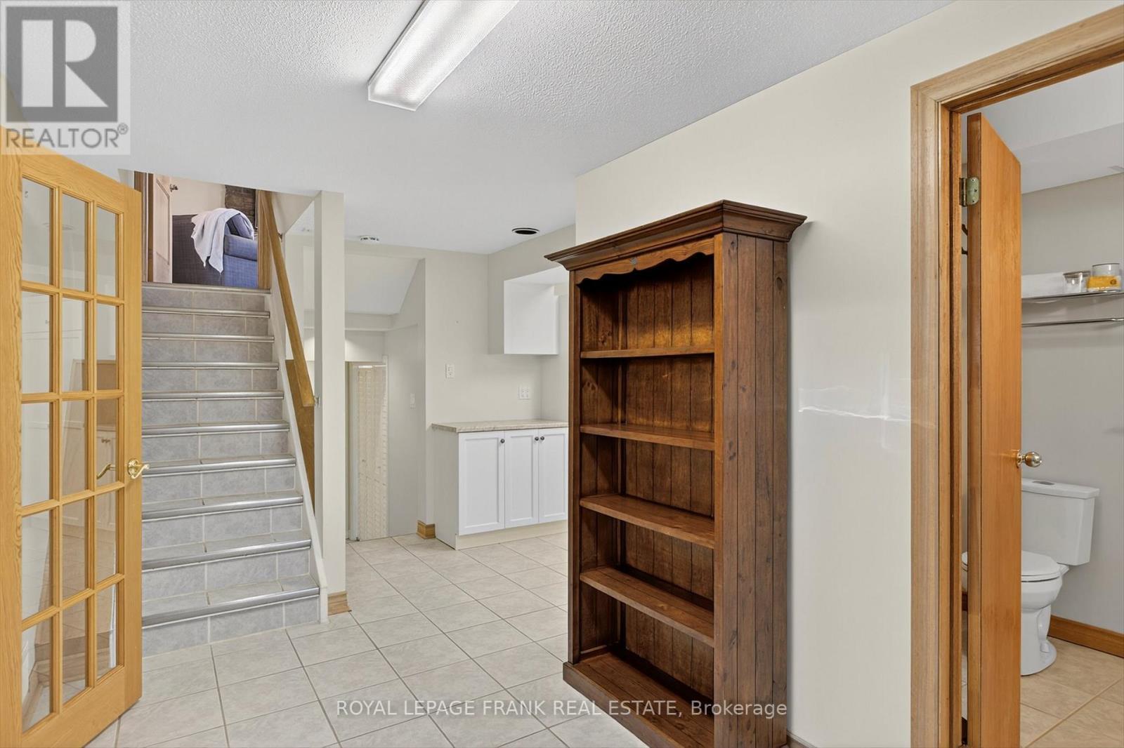 38 Clearview Court, Peterborough (Monaghan Ward 2), ON - Indoor