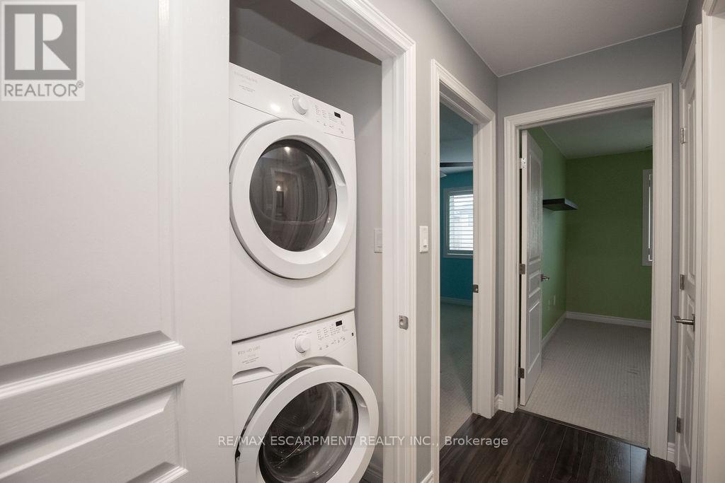 85 Chamomile Drive, Hamilton, ON - Indoor Photo Showing Laundry Room
