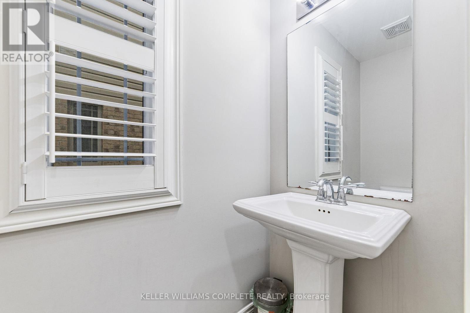 14 Serenity Lane, Hamilton, ON - Indoor Photo Showing Bathroom