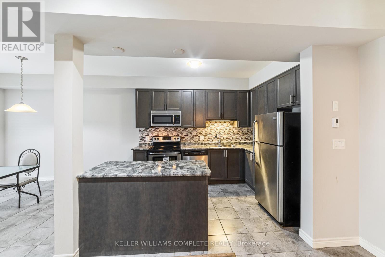 14 Serenity Lane, Hamilton, ON - Indoor Photo Showing Kitchen With Stainless Steel Kitchen With Upgraded Kitchen