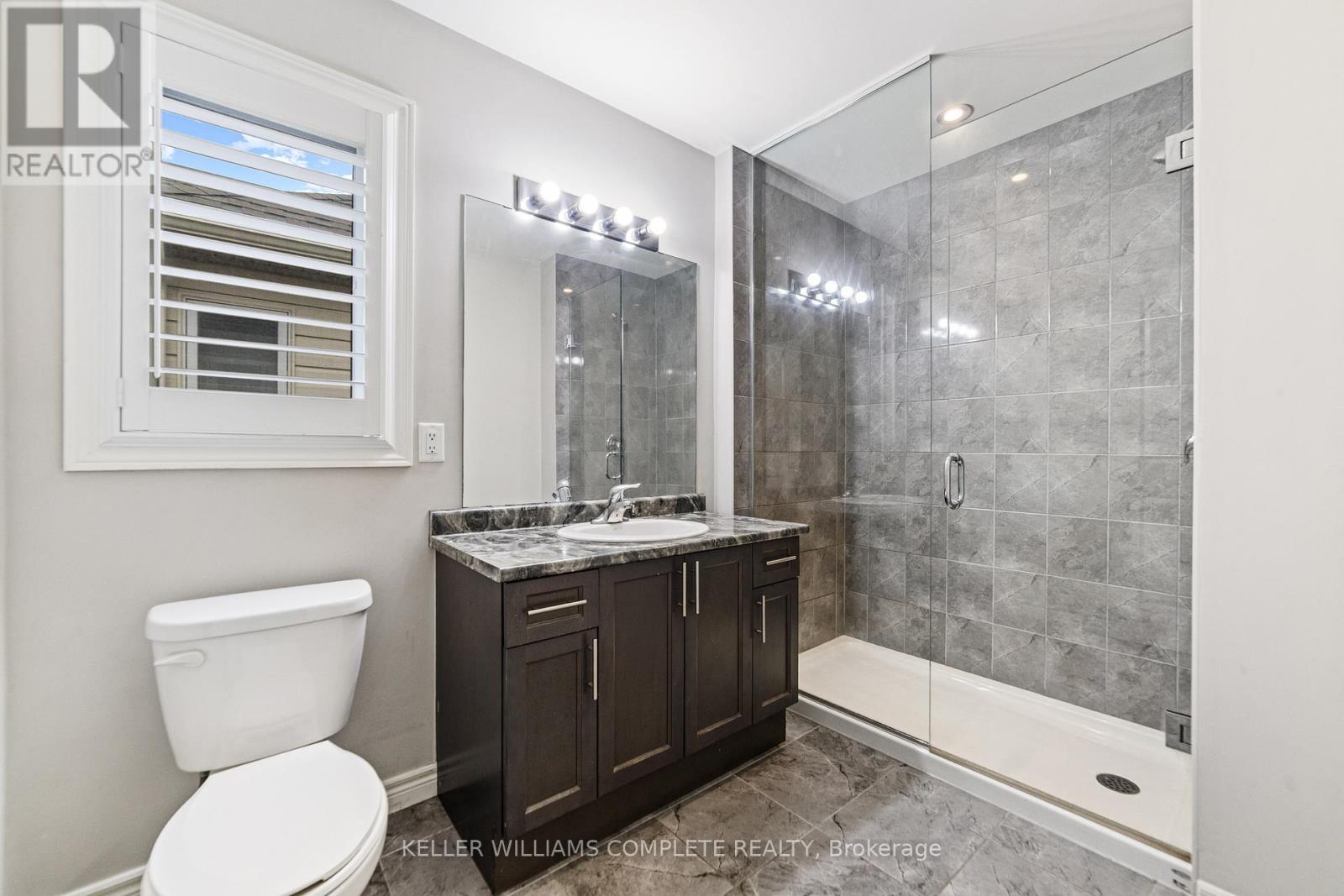 14 Serenity Lane, Hamilton, ON - Indoor Photo Showing Bathroom