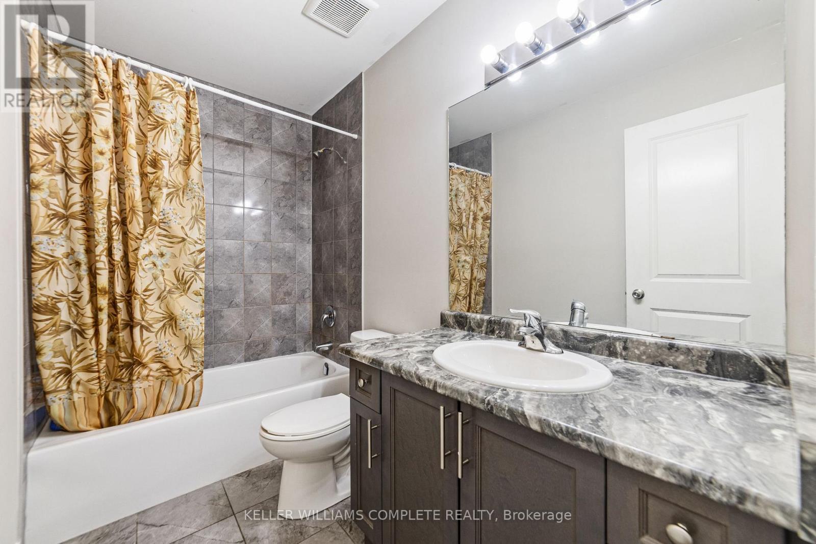 14 Serenity Lane, Hamilton, ON - Indoor Photo Showing Bathroom
