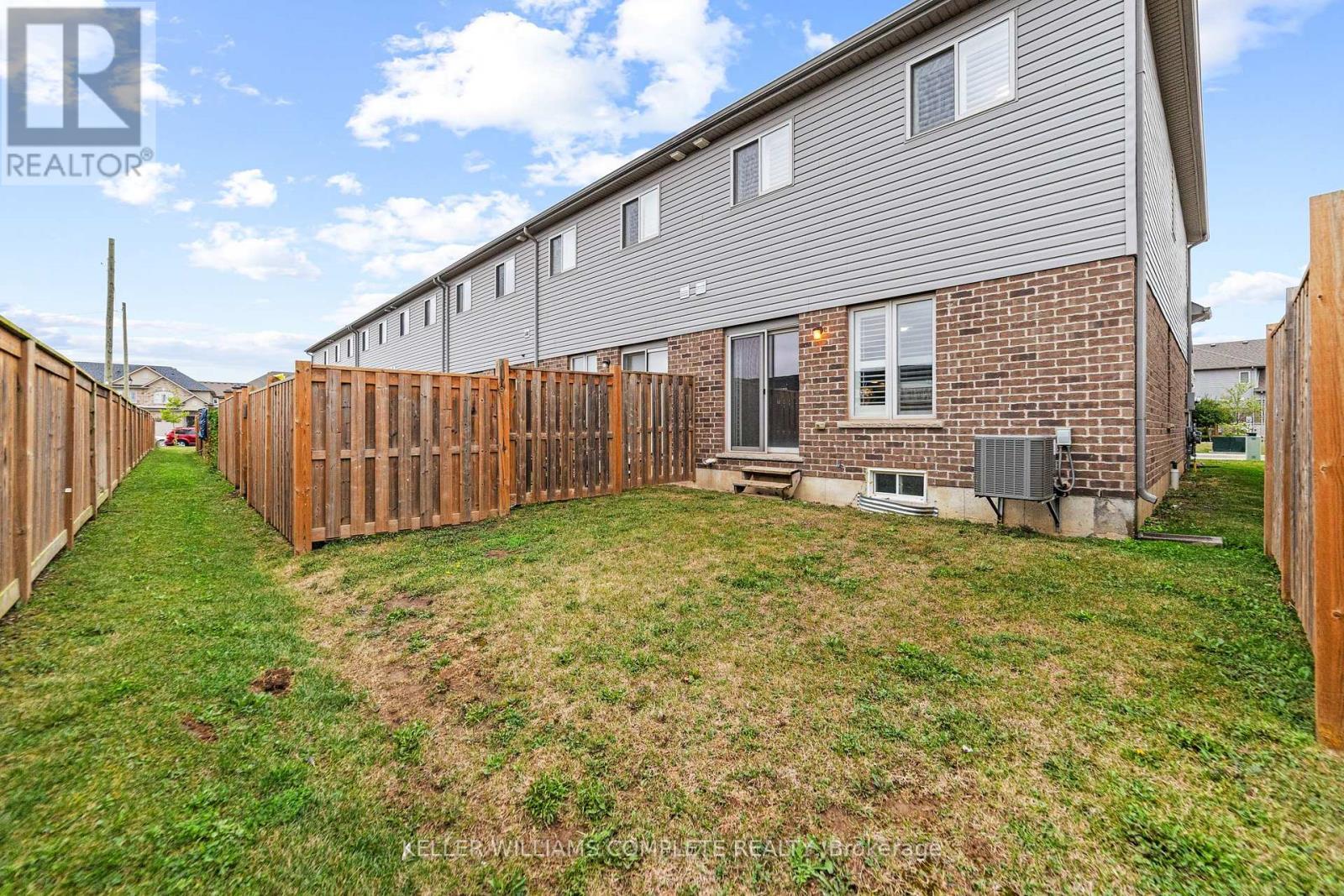 14 Serenity Lane, Hamilton, ON - Outdoor