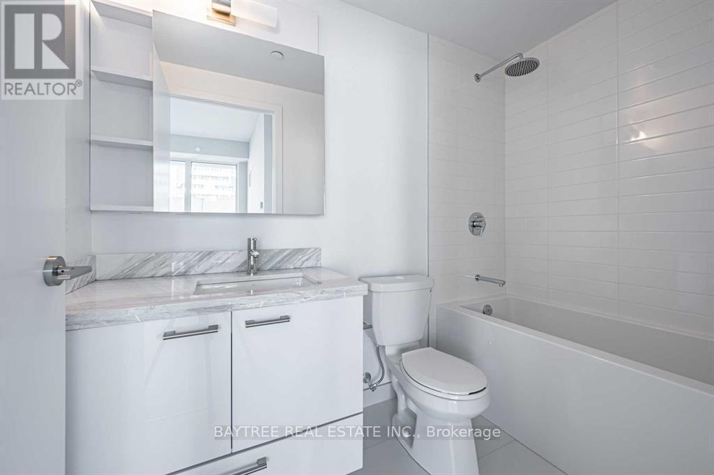 1401 - 2221 Yonge Street, Toronto, ON - Indoor Photo Showing Bathroom