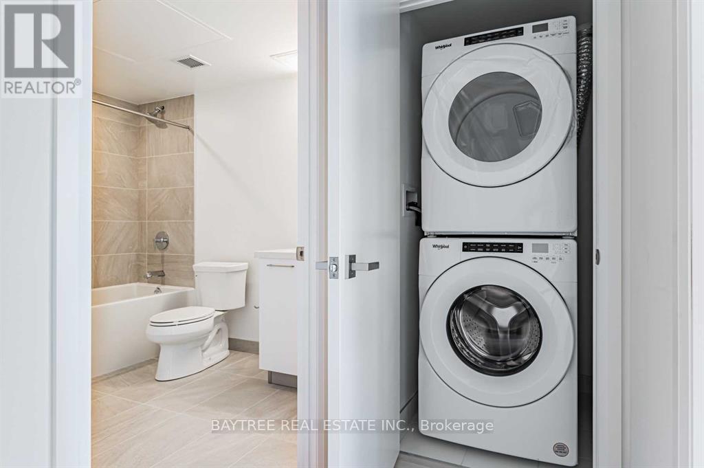 414 - 33 Frederick Todd Way, Toronto, ON - Indoor Photo Showing Laundry Room