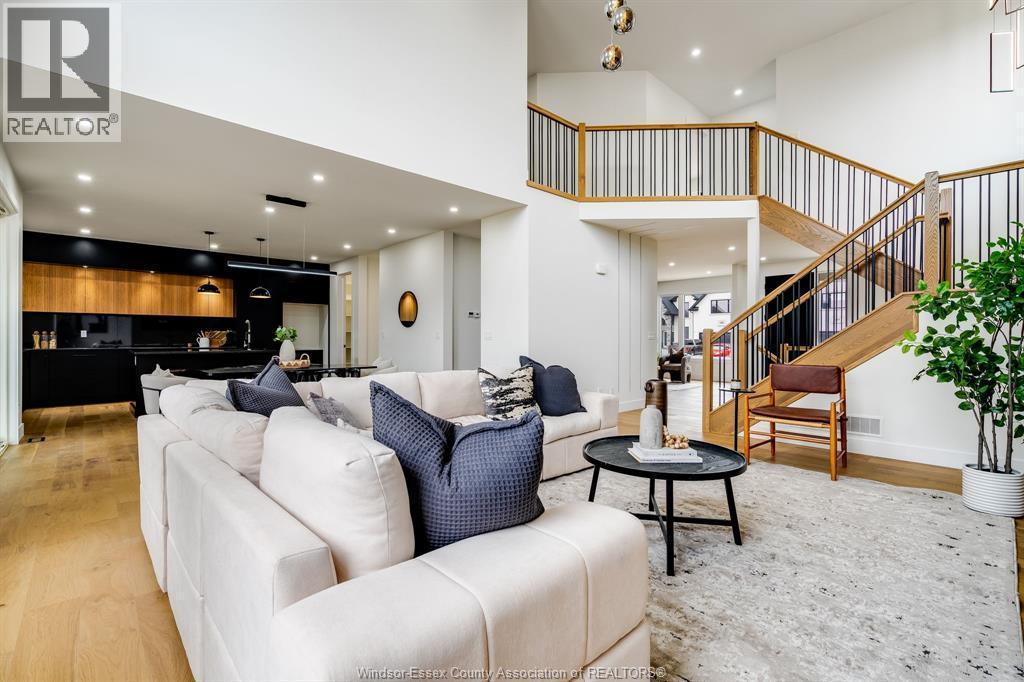 227 Cowan Court, Amherstburg, ON - Indoor Photo Showing Living Room