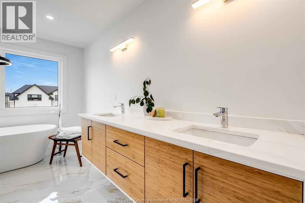 227 Cowan Court, Amherstburg, ON - Indoor Photo Showing Bathroom