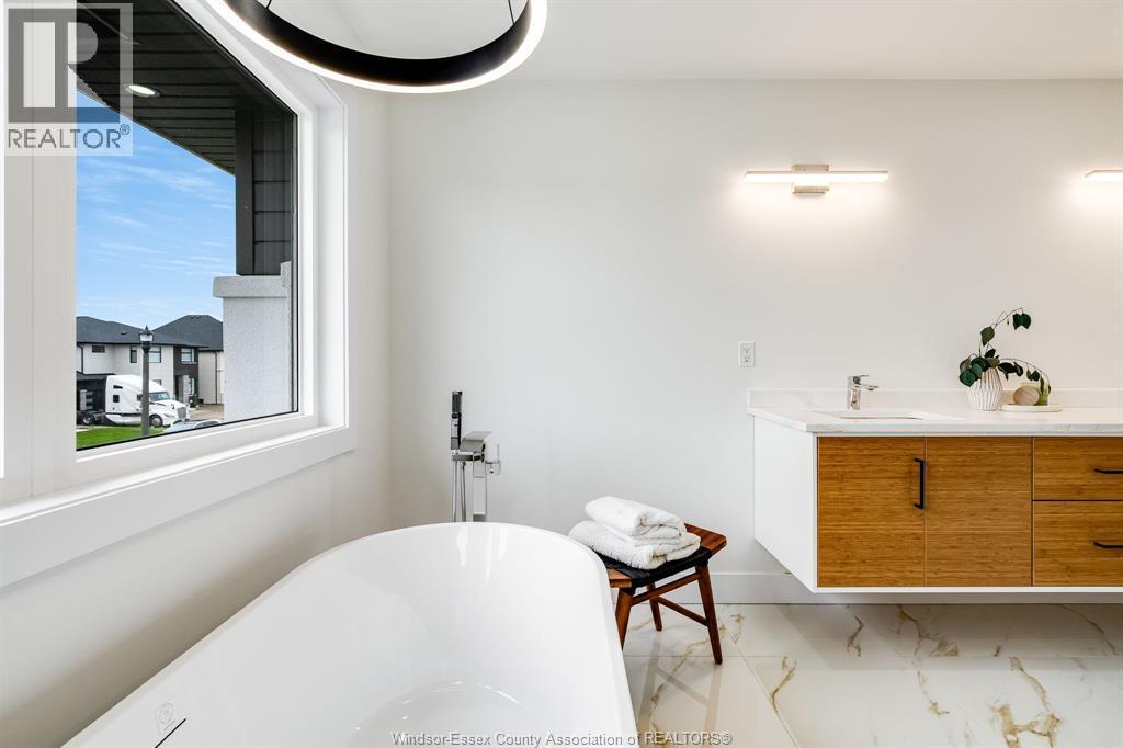 227 Cowan Court, Amherstburg, ON - Indoor Photo Showing Bathroom