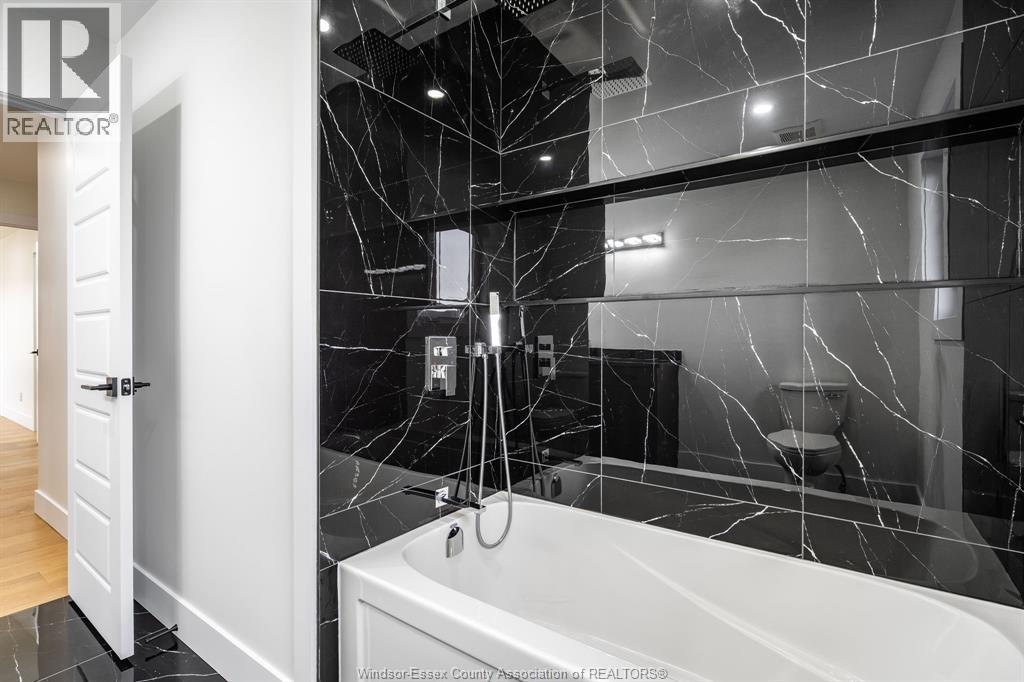 227 Cowan Court, Amherstburg, ON - Indoor Photo Showing Bathroom