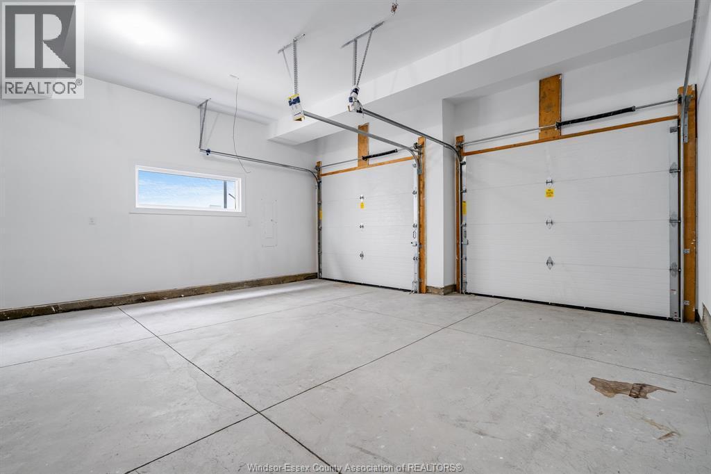 227 Cowan Court, Amherstburg, ON - Indoor Photo Showing Garage
