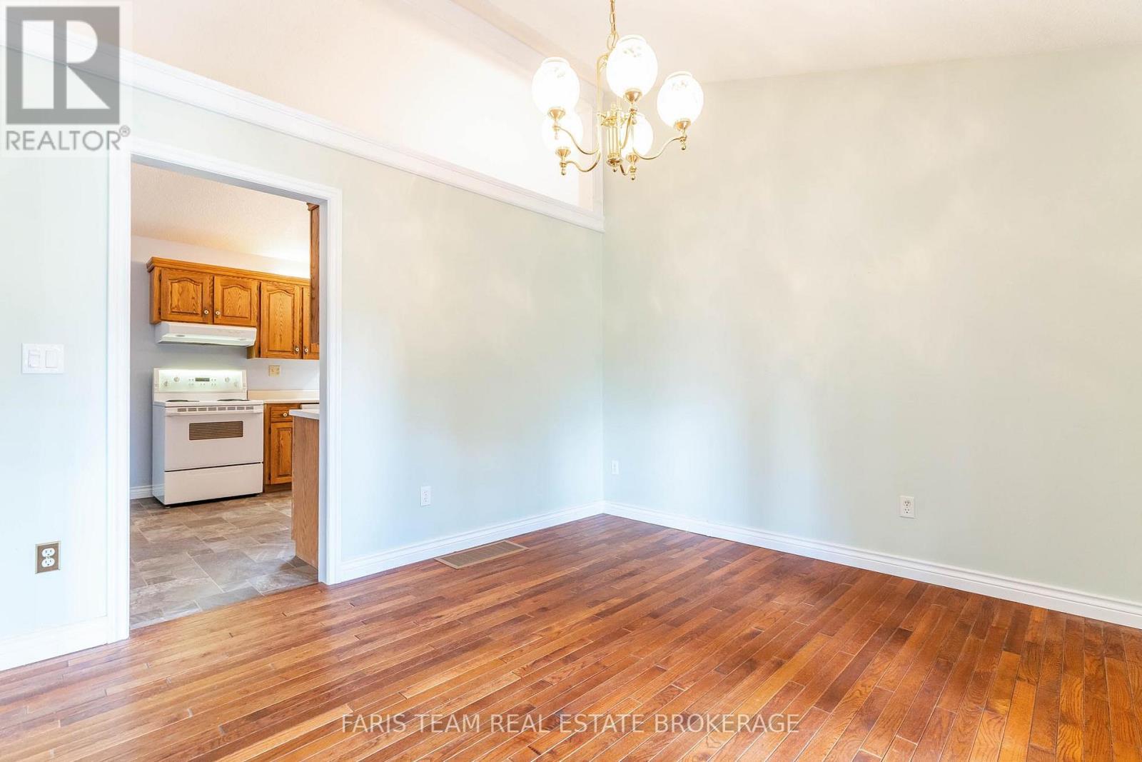 53 Maple Drive, Orillia, ON - Indoor