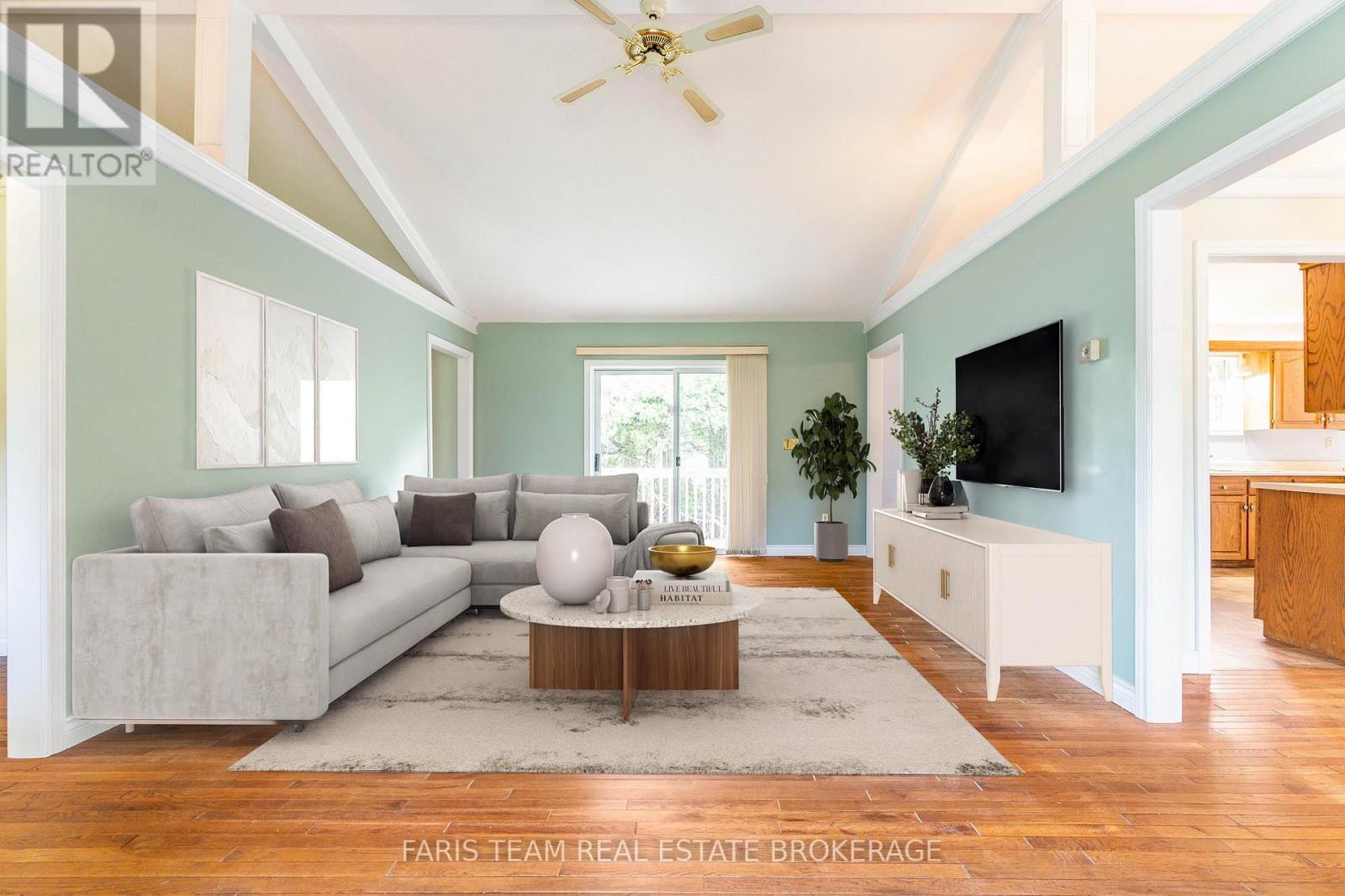 53 Maple Drive, Orillia, ON - Indoor Photo Showing Living Room