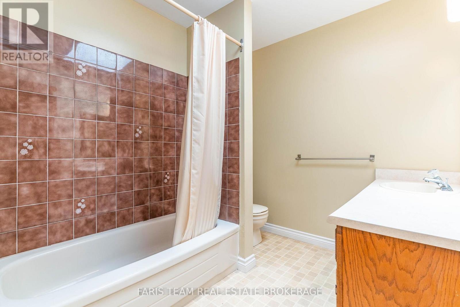 53 Maple Drive, Orillia, ON - Indoor Photo Showing Bathroom