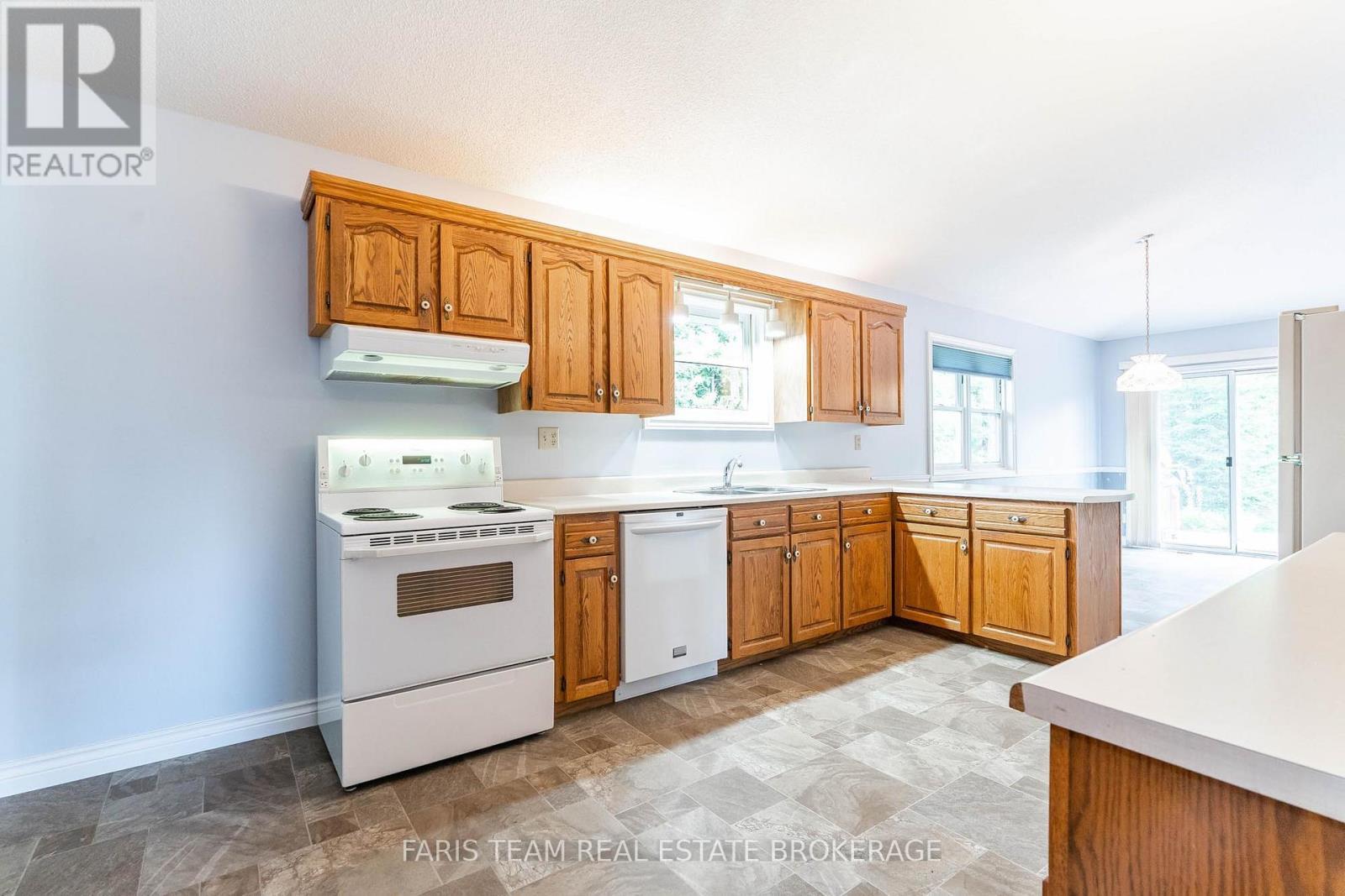 53 Maple Drive, Orillia, ON - Indoor Photo Showing Kitchen