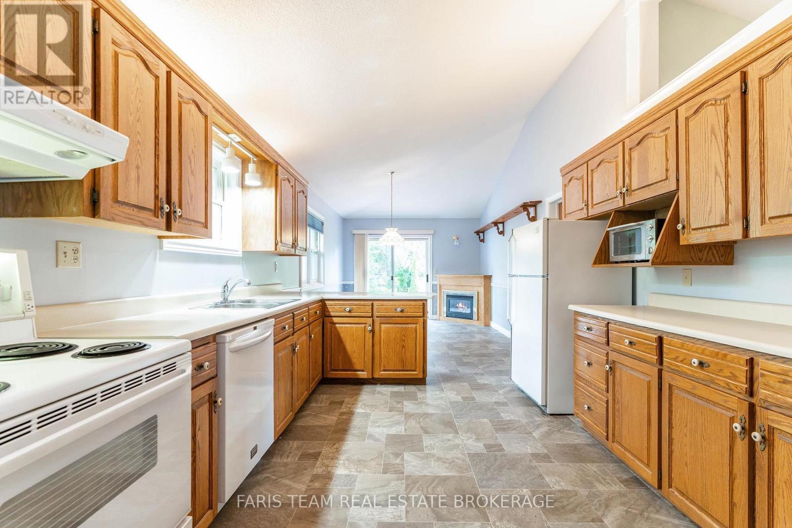 53 Maple Drive, Orillia, ON - Indoor Photo Showing Kitchen