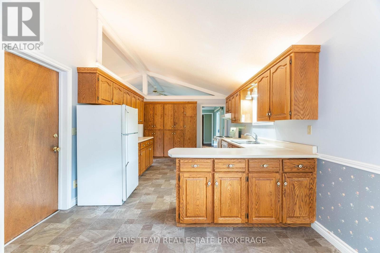 53 Maple Drive, Orillia, ON - Indoor Photo Showing Kitchen