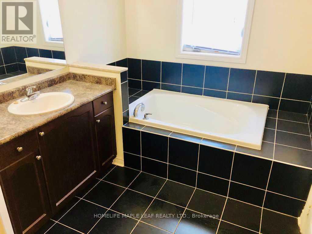 27 Robitaille Road, Brampton, ON - Indoor Photo Showing Bathroom