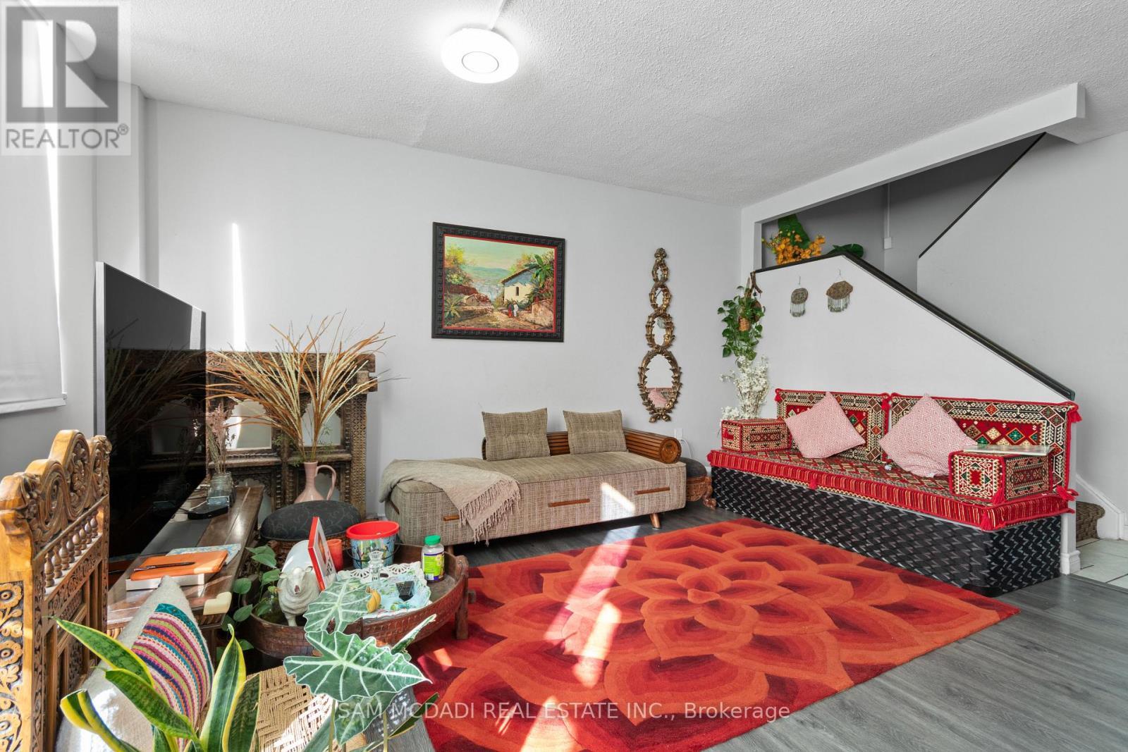211 - 1050 Stainton Drive, Mississauga, ON - Indoor Photo Showing Living Room