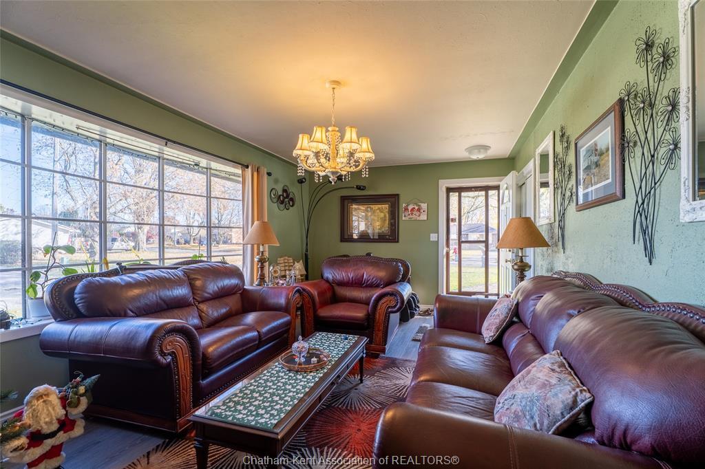 27 Hillcrest Avenue, Chatham, ON